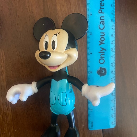 Minnie Mouse Dress Up Doll! - Picture 4 of 4